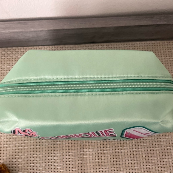 Clinique Mint Green Bag with Pink Accents - Picture 3 of 4